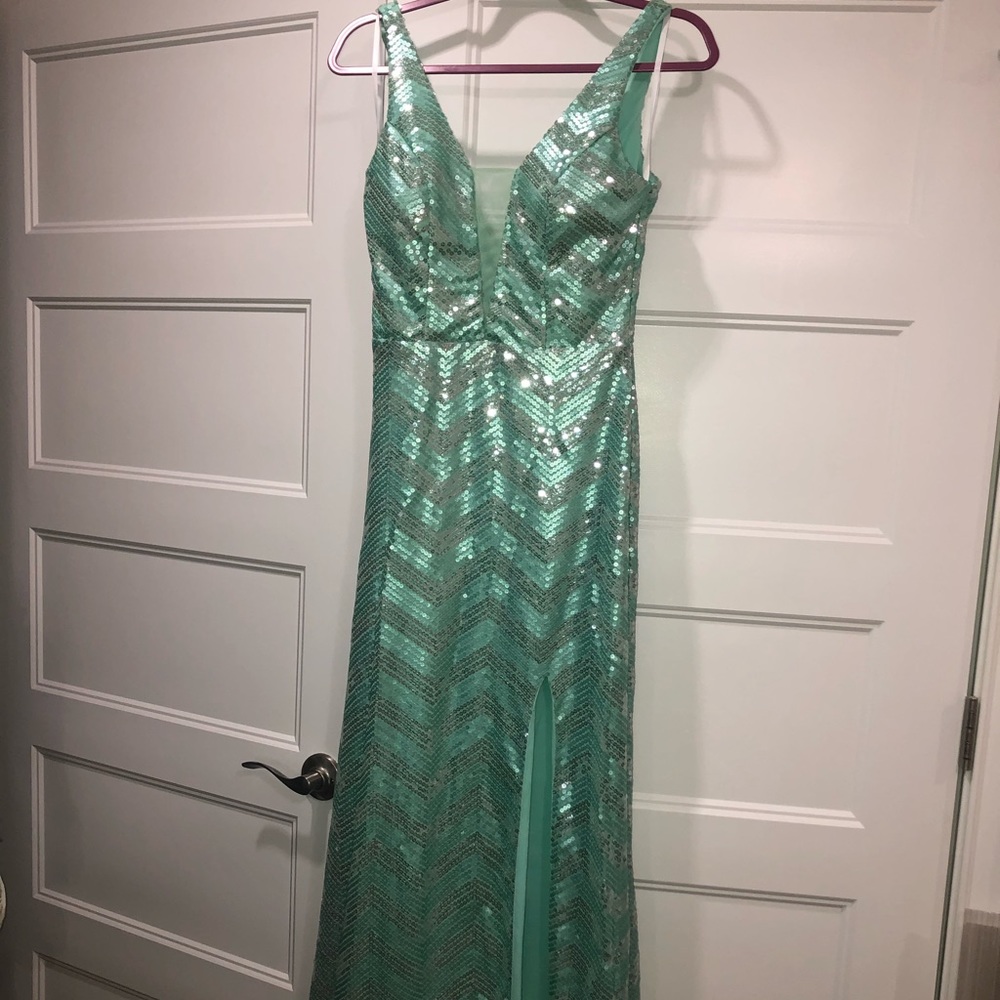 BRAND NEW, never worn Prom dress